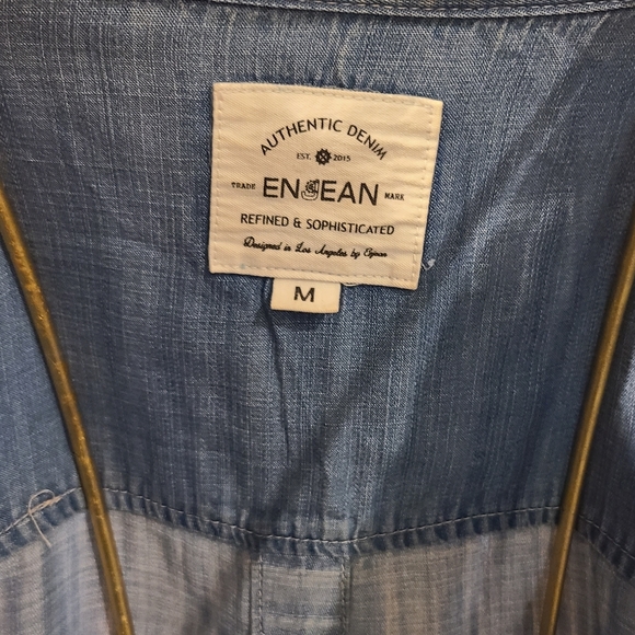 Women's Classic Long/Roll Up Sleeve Button Down Denim Chambray Shirt, Size M - Picture 4 of 7